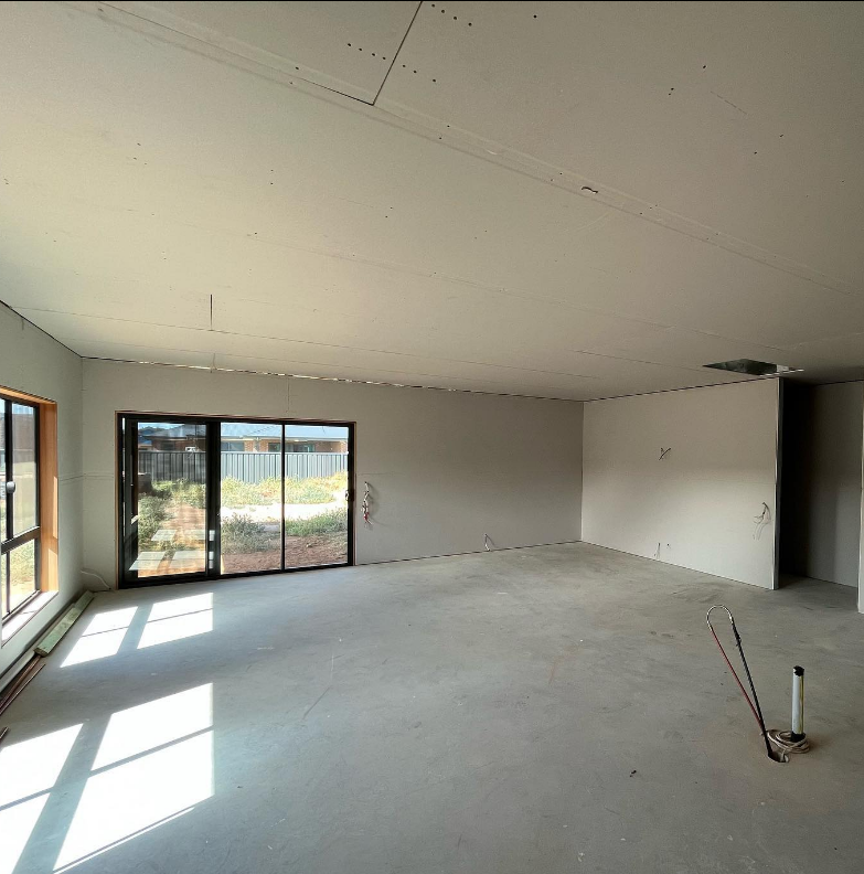 an image of a white room with plasterboard walls and ceiling 
